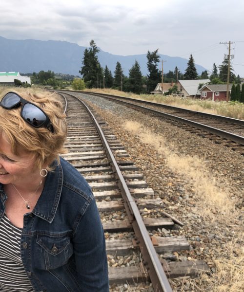 Victoria, BC’s Folk Artist Kele Fleming Gives Social Media a Dressing Down in “Echo Chamber”
