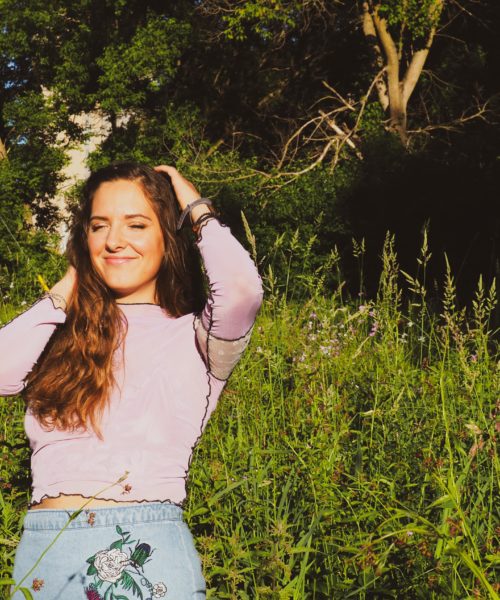 Toronto Folk-Rocker Kari Lyn Explores the Duality of Comfort and Grief on “Anyways”