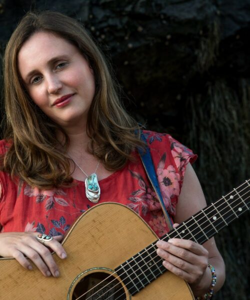 Singer/Songwriter Erika Kulnys Releases Double-A Side “Alcanzando la Rosa” and “Fantasma” From Forthcoming Stand Together Album