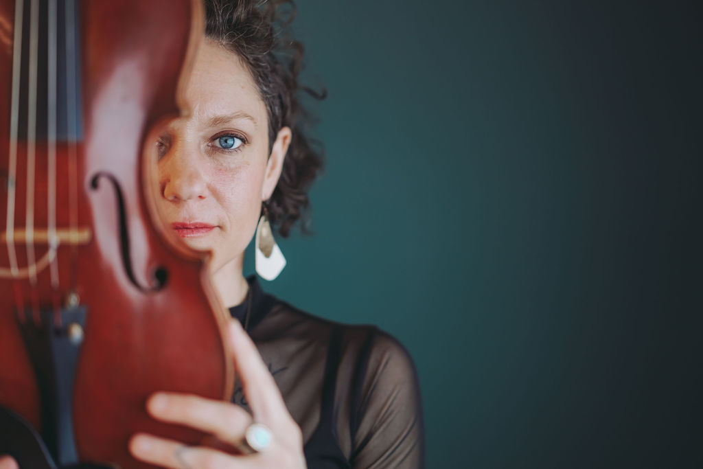 2024 ECMA Winner Gina Burgess Captures The Hibernation State of Magical Worlds With “Kingsburg Blues” from Her New Album ISNOW