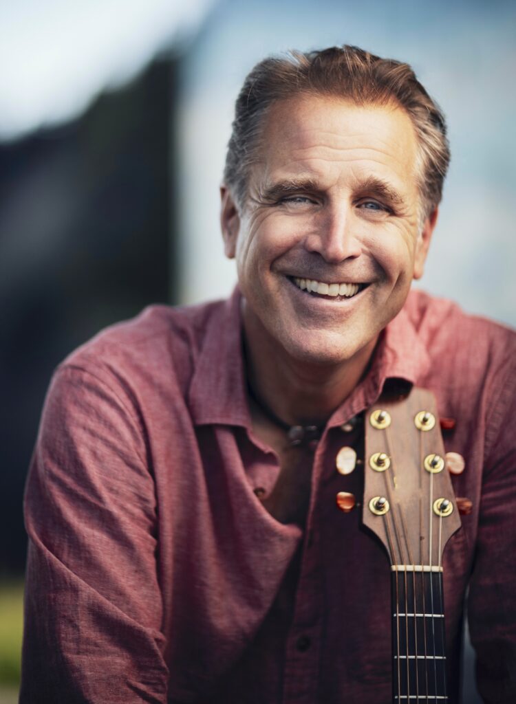 Séan McCann Announces “The Great Big Canadian Road Trip” : One Man. One Guitar, One Country 