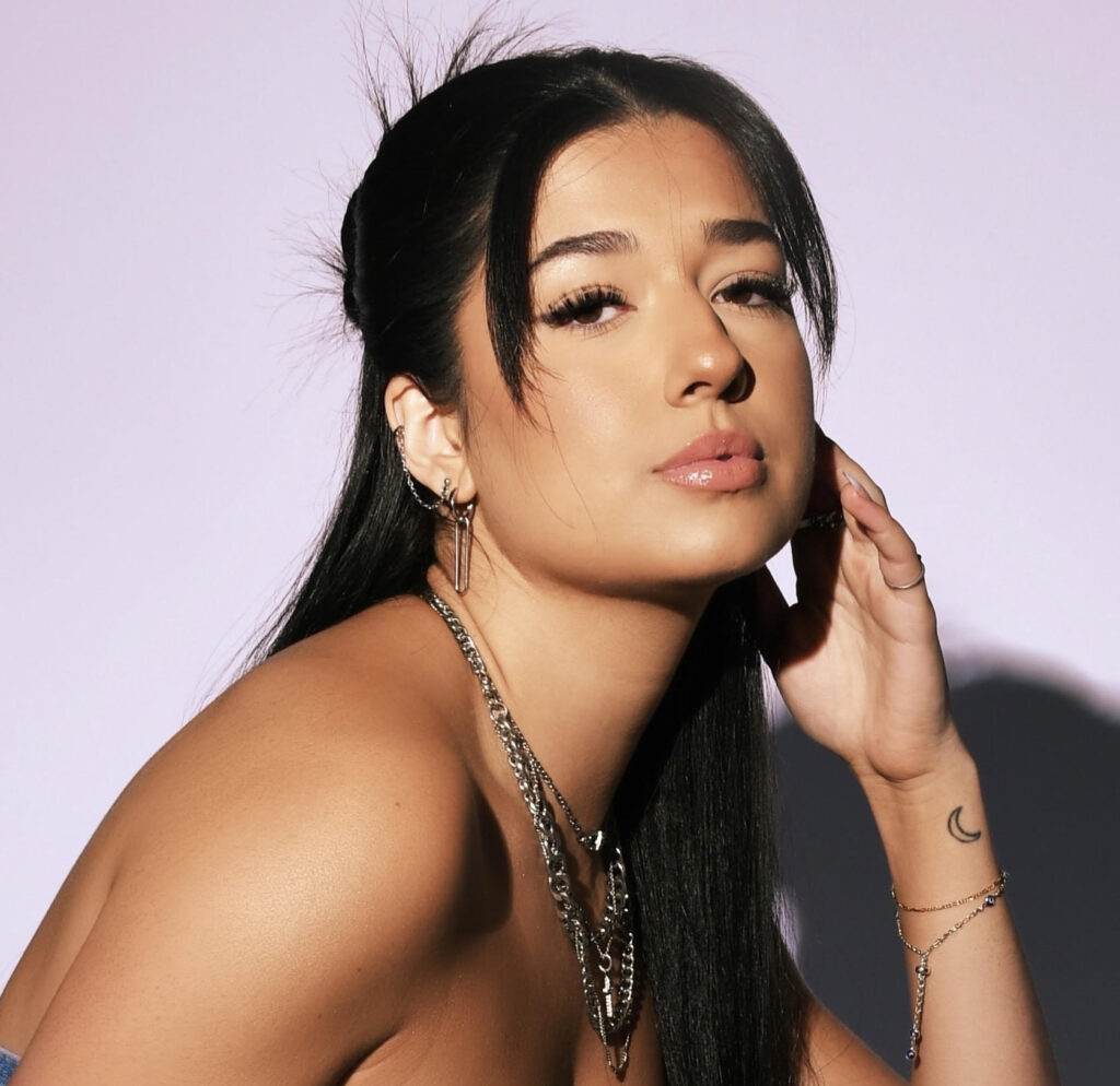 NEENA ROSE RELEASES HEARTFELT TRIBUTE FOR MOTHER’S DAY:”I Love You Mama (Even More)”