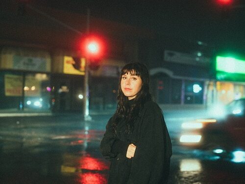 Rising Indie Pop Artist Alice Moore Unveils New Single “Pressure” Ahead of Debut EP ‘The Waiting’
