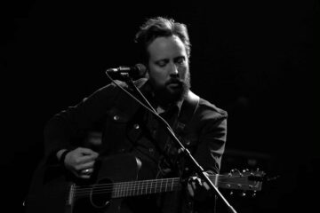 Singer-Songwriter Ryan McMahon Unveils Emotional Folk Rock Single “There She Is”