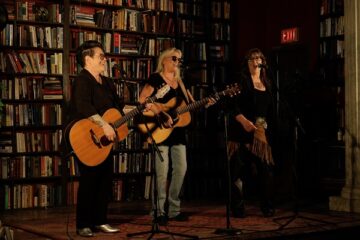 The Sling Sisters Announce Debut Album ‘What I Hope To Find’ And Premiere Nashville-Recorded Single “Chasing Whiskey With A Kiss”