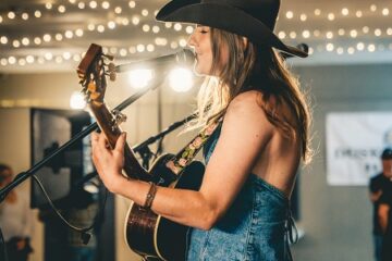 Joanna Bronson Unveils Heartfelt Country-Folk Singles “Highway 28” and “Norwood” From Forthcoming Debut Album