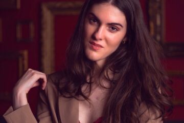 Singer-Songwriter Laura Fortini Turns A Private Family Struggle Into Her Most Vulnerable Song Yet On “Shattered”